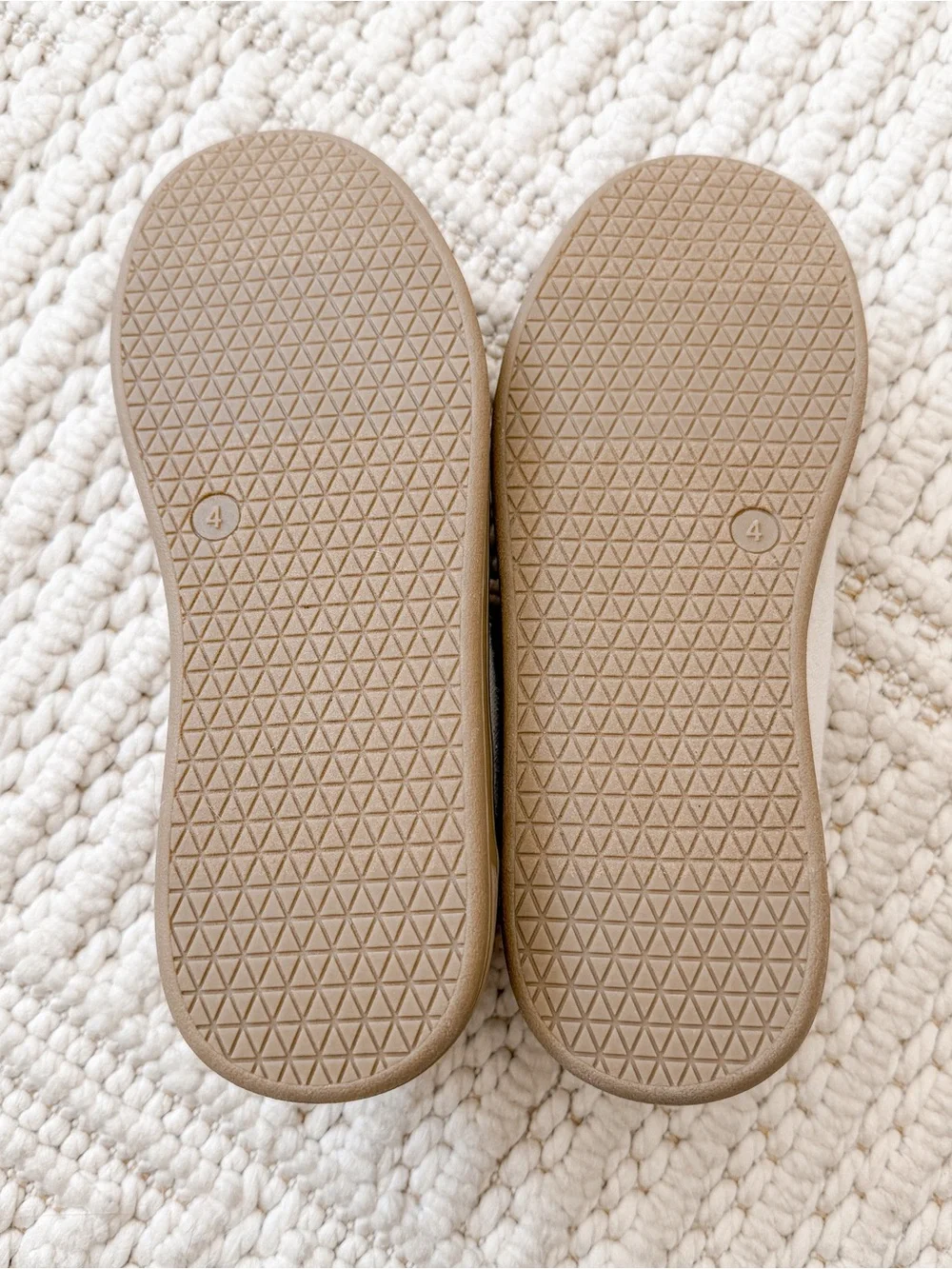 Gap kids mock sneakers size J4 Canvas in Cream with Tan Sole